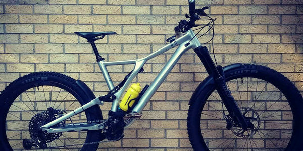 Soporte de llanta de carbono enduro mx942en con bicicleta especializada stumpjumper evo